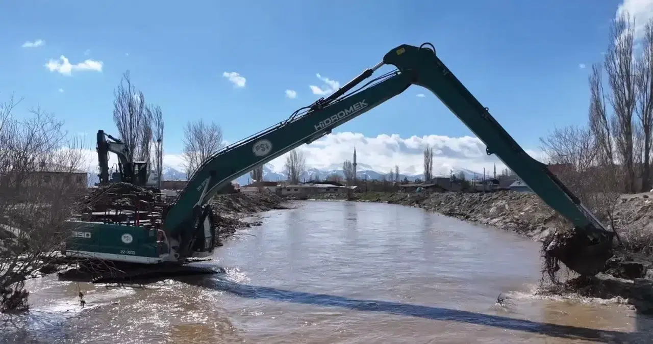 Pulur Çayı’nda Taşkın Tehlikesine Karşı Önlem: Rusubat Temizliği Yapıldı