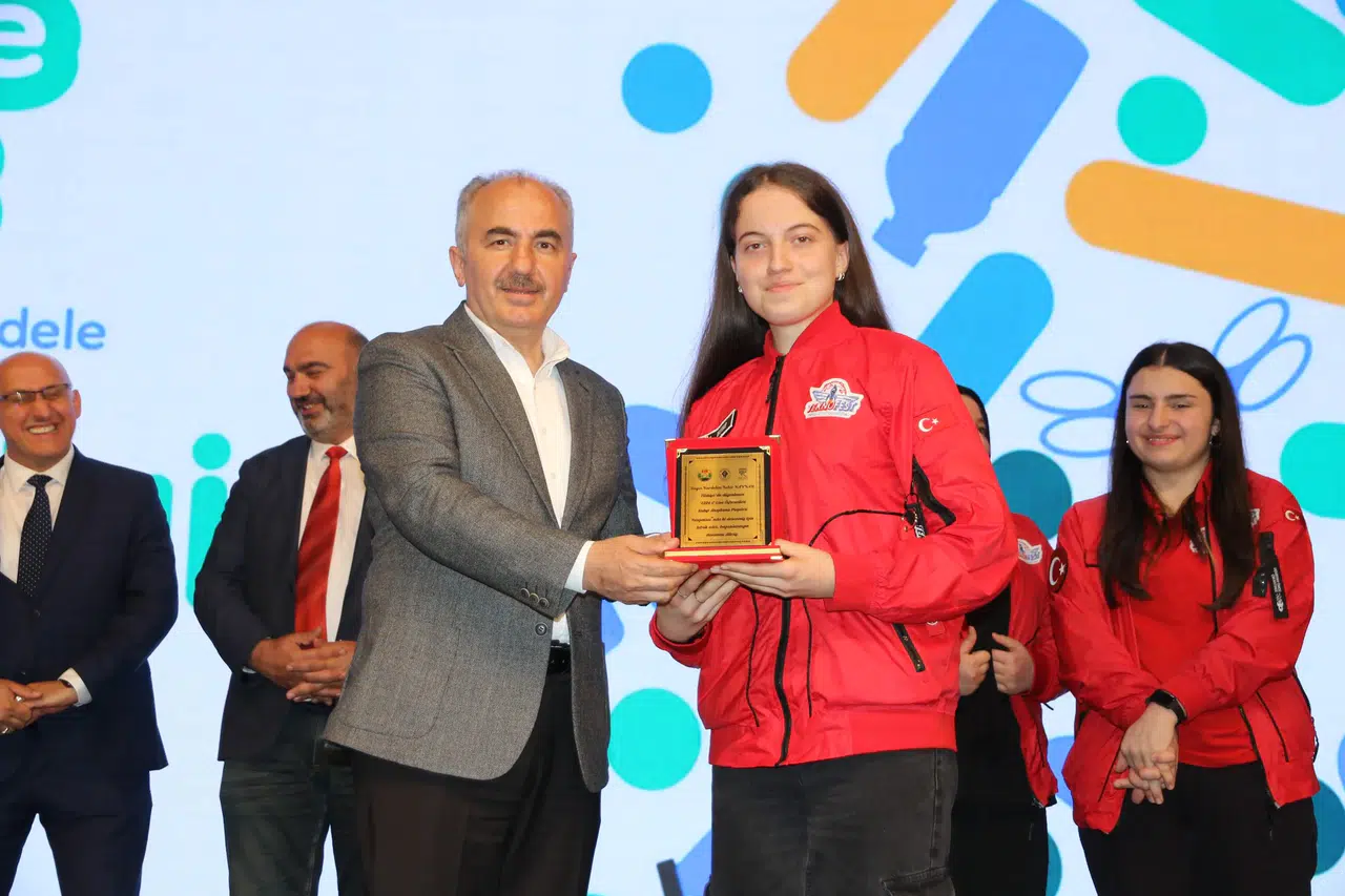 Rize'de Sıfır Atık Projesi kapsamında öğrencilere ödül verildi, çevre bilinci artırılacak