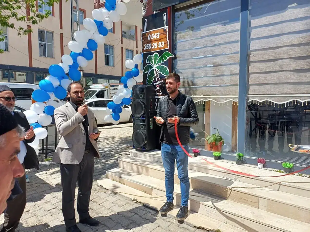 Hınıs’ta “Palmiye Kafe” Dualarla Hizmete Açıldı