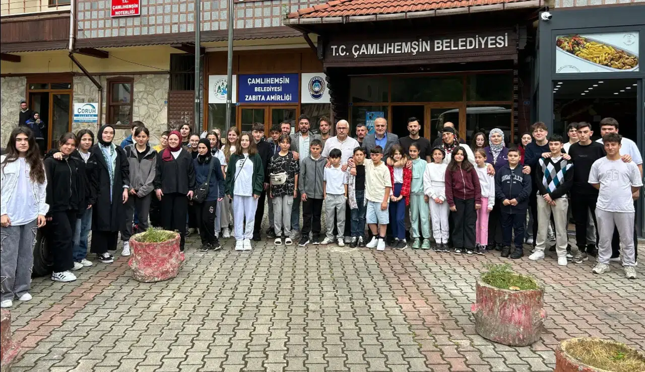 Çamlıhemşin Belediye Başkanı Ömer Altun, Çanakkale Gezisine Giden Öğrencileri Uğurladı