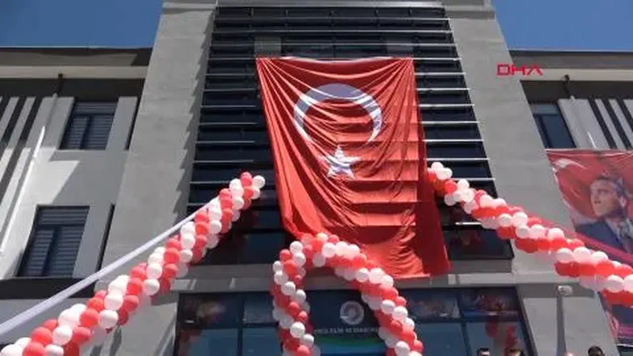 Van'da Bakan Tekin, eğitimdeki gelişmeleri ve tatil tarihini duyurdu