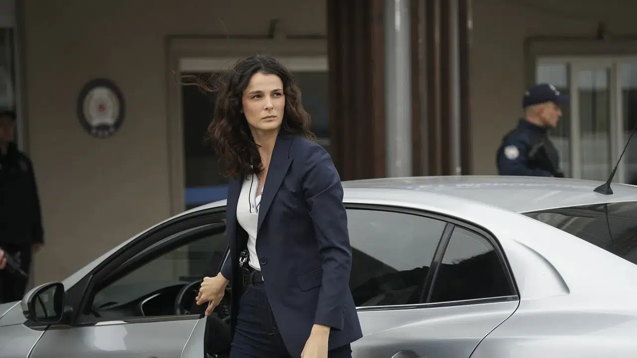 Eşref Rüya’nın Çiğdem’i Büşra Develi, oyunculuk performansıyla dikkat çekiyor