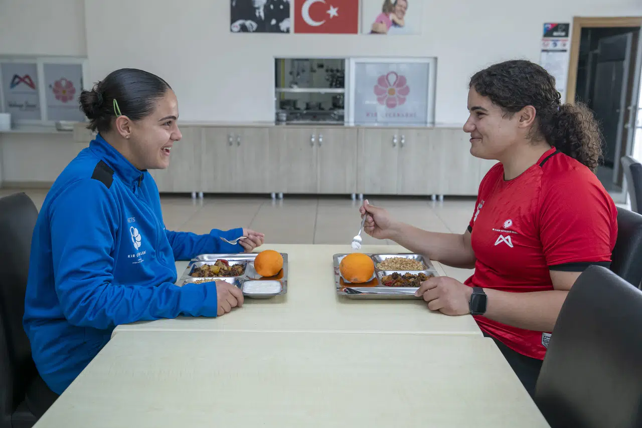 Küçük Bir Mahalleden Şampiyonluk İhtişamına: Kır Çiçekleri'nin Göz Dolduran Başarı Hikayesi