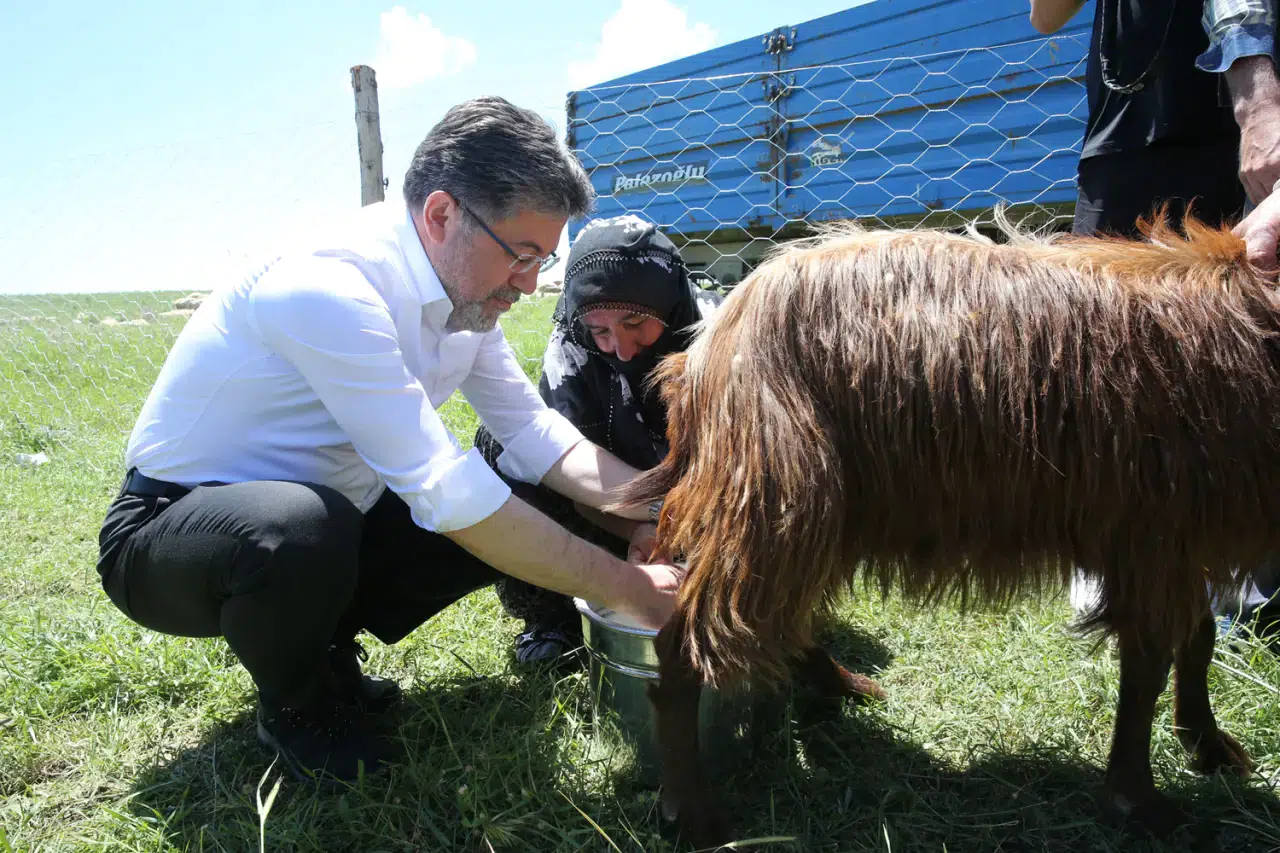 Bakan Yumaklı'dan Muş'ta Tarımsal Yatırım Müjdesi ve Kadın Çiftçilere Destek Ziyareti