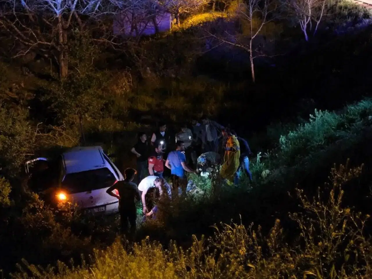 Kayseri'de otomobil dere yatağına devrildi, 5 kişi yaralandı