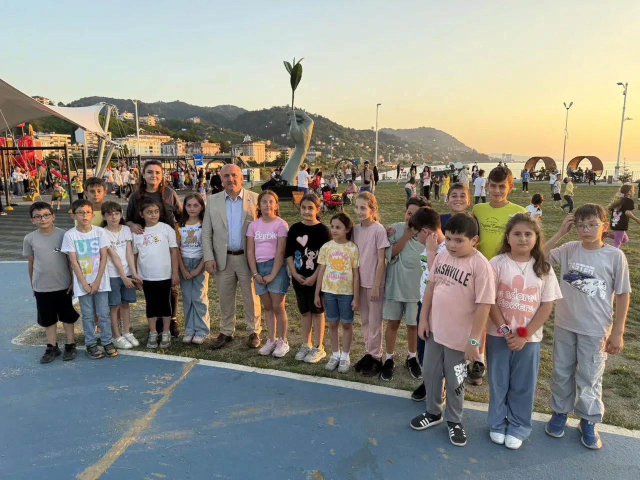 Çayeli'de Şehitler Parkı'nda Hemşehri Buluşması ve Müzik Şöleni Gerçekleşti