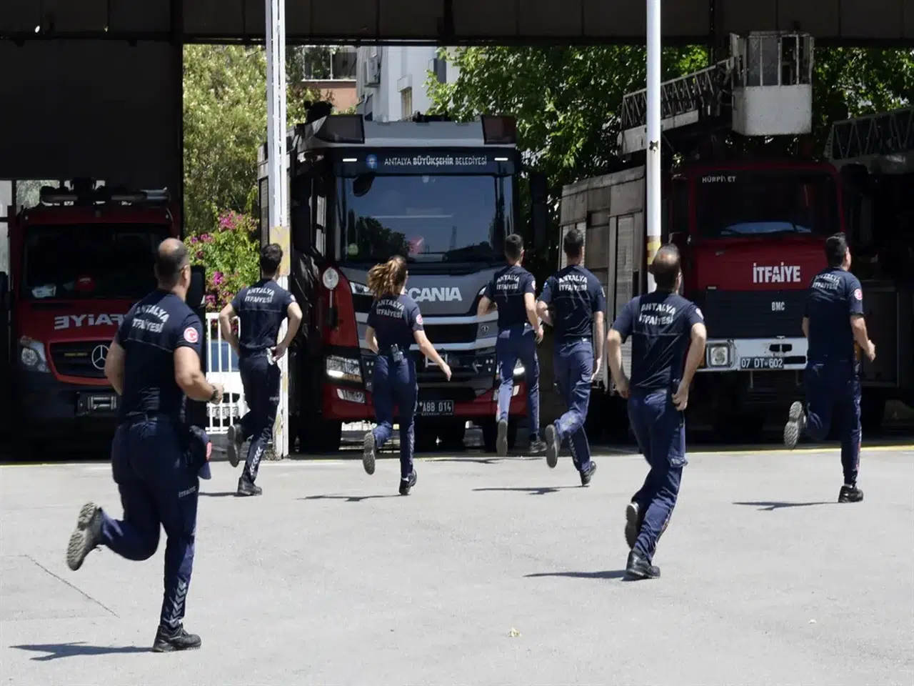 Antalya İtfaiyesi yaz sezonuna hazır, yangın riski uyarıları yapıldı!