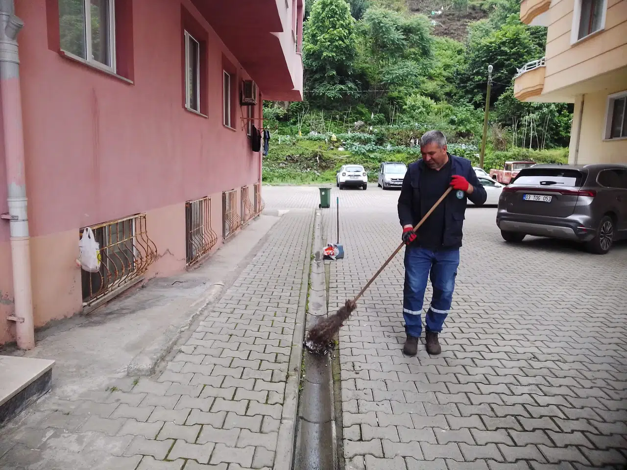 Çayeli Belediyesi, Kurban Bayramı için kapsamlı temizlik çalışmaları devam ediyor