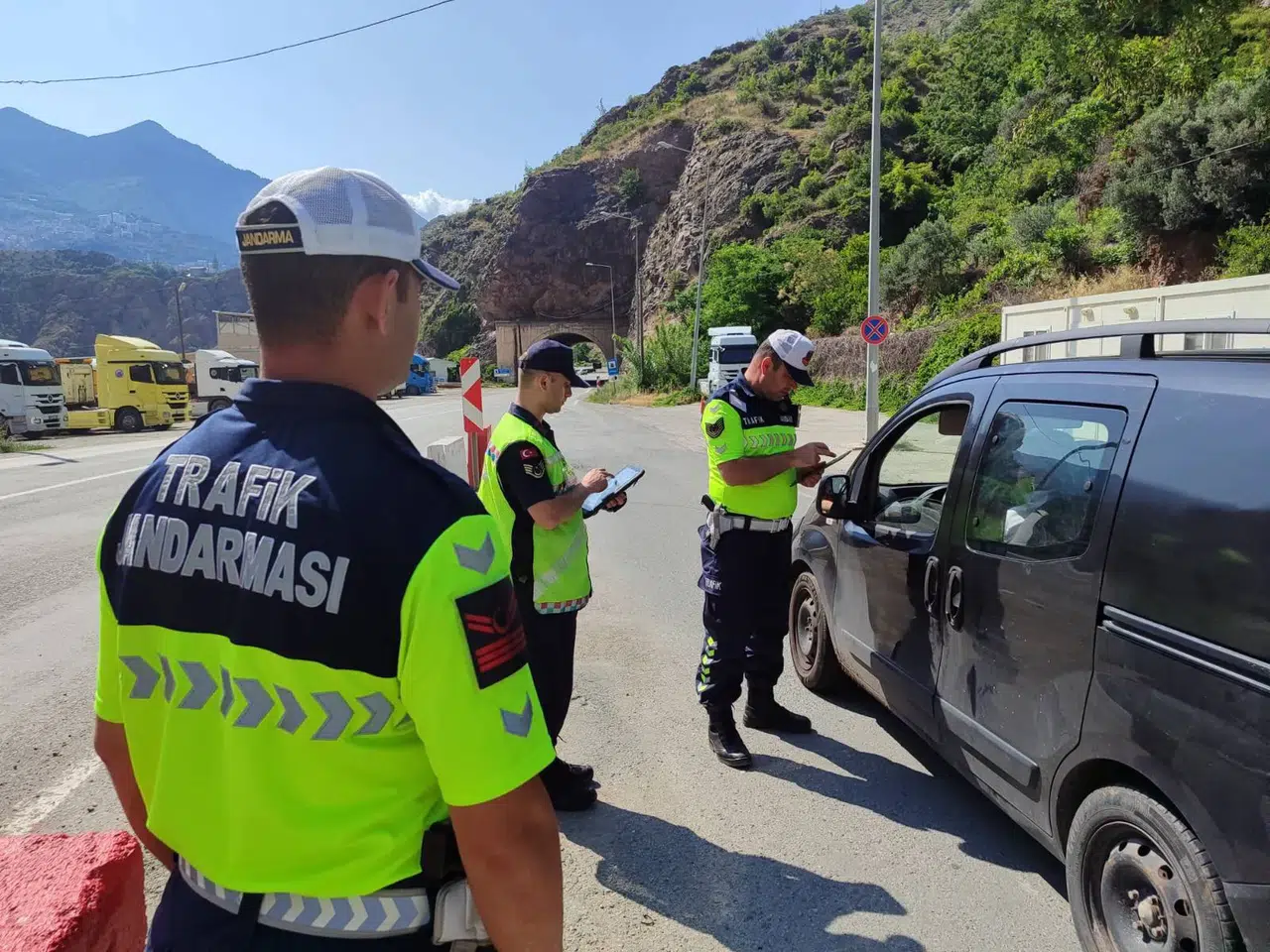 Artvin Valiliği, Kurban Bayramı'nda trafik denetimlerini artırdı, 904 araca ceza uygulandı