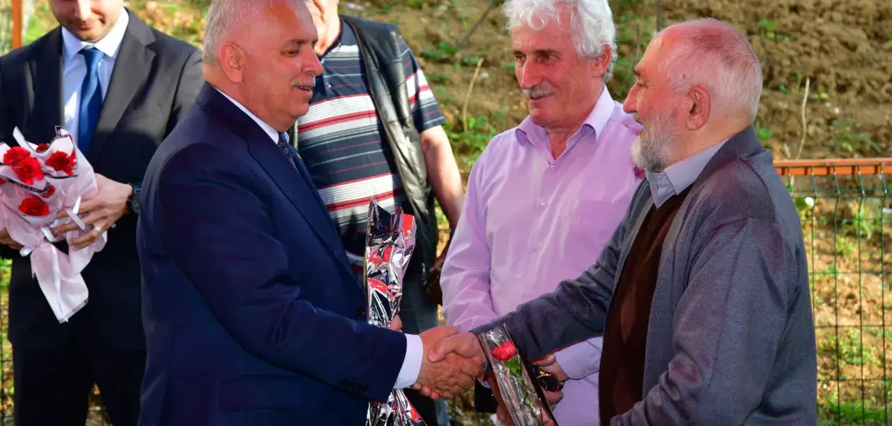 Trabzon Valisi Aziz Yıldırım'dan Huzurevine Anlamlı Bayram Ziyareti