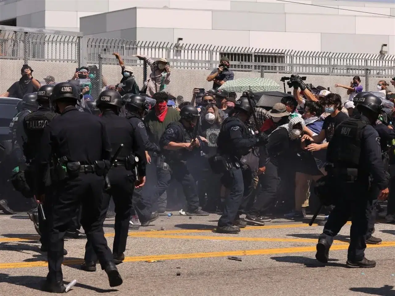 Los Angeles'taki Ulusal Muhafızlar, Sivilleri Gözaltına Alma Operasyonu Gerçekleştirdi