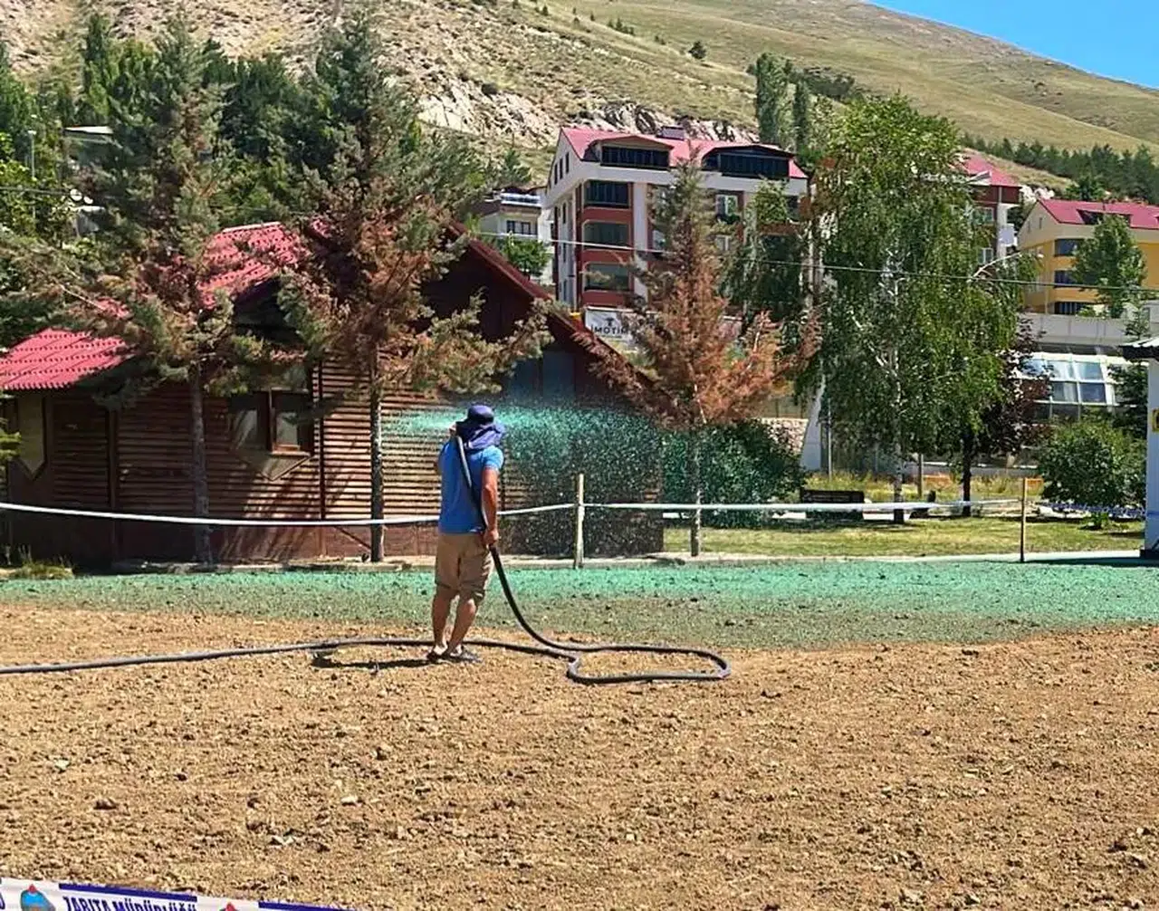 Bayburt Belediyesi'nden Yeşil Alanlara Yoğun Mesai