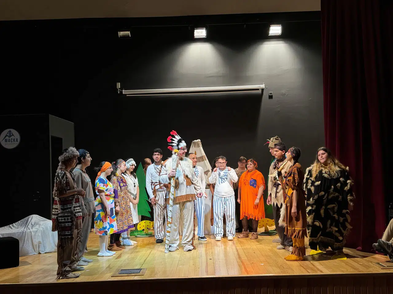 Öğrencilerin Delik Burunlular Kabilesi Oyunuyla Sanata Katkısı Kayıt Altına Alındı