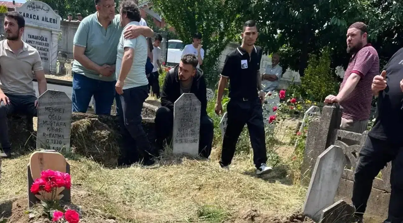 Genç Mert Can Kibar, trafik kazasında hayatını kaybetti, son yolculuğuna uğurlandı