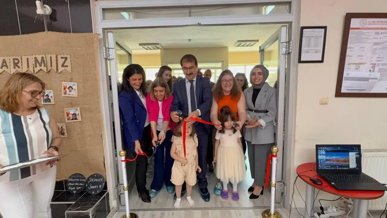 Artvin'de Miniklerden "Dilimizin Zenginlikleri" Sergisi ile Yaratıcılık Patladı