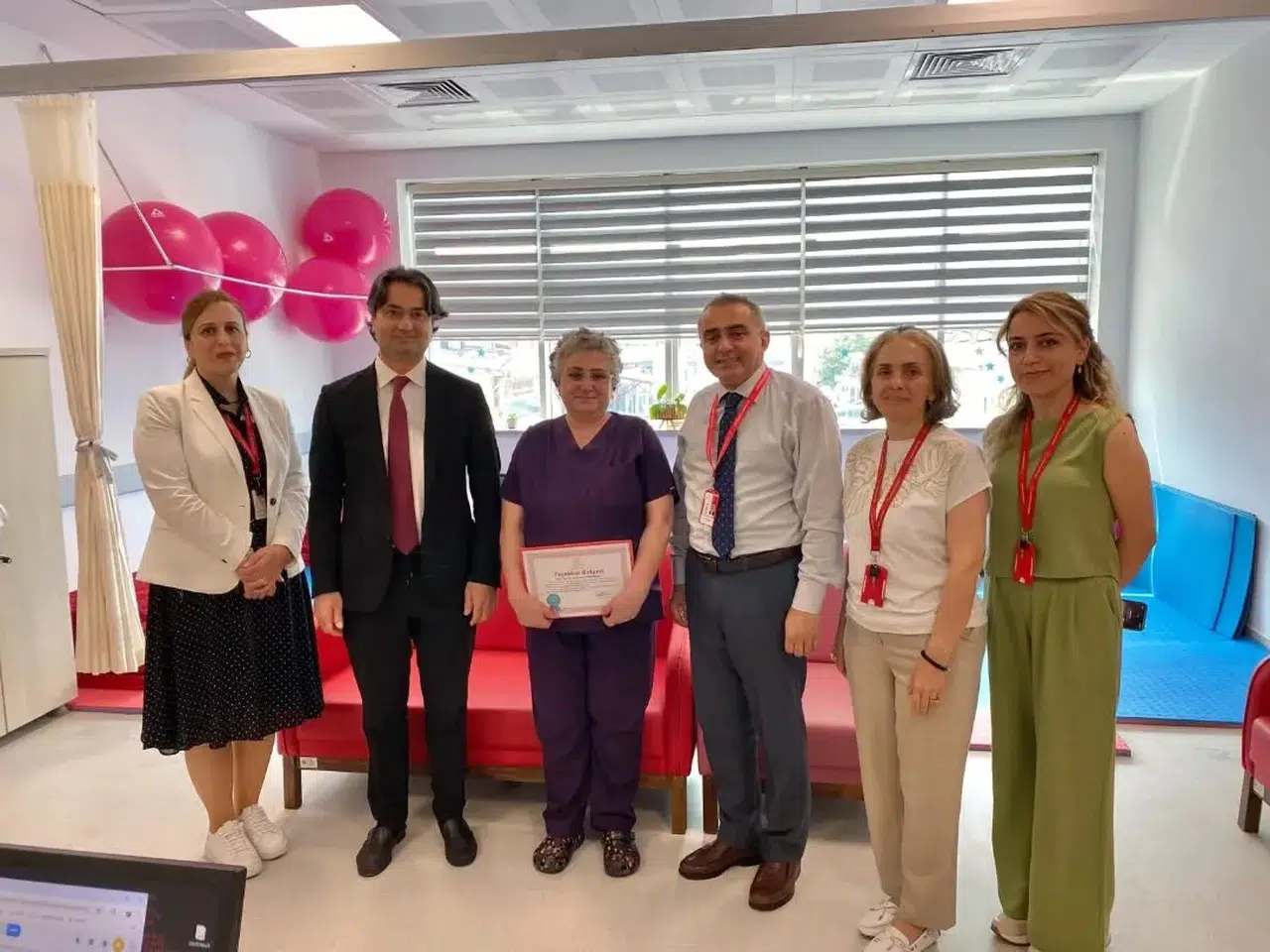 Normal doğumu teşvik eden Dr. Kadıoğlu'na teşekkür belgesi verildi