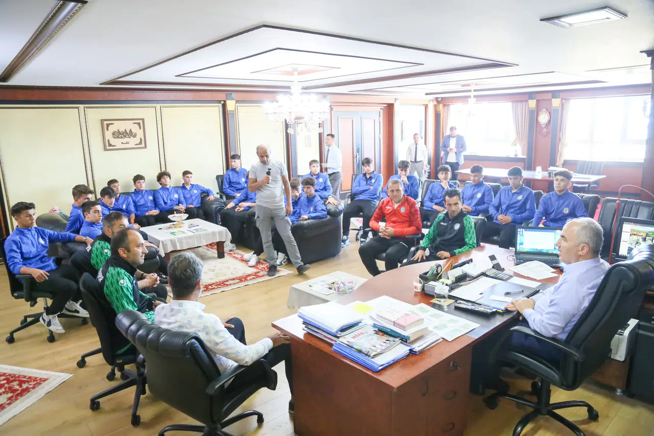 Rize Belediyespor U17, şampiyonluk sonrası Başkan Metin ile buluştu, hedef ulusal başarı!