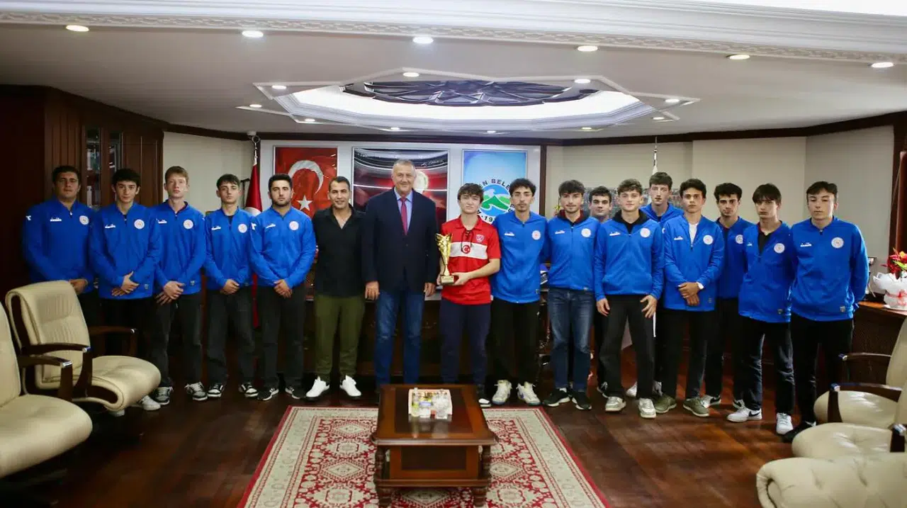 Ardeşen Belediyesi Spor Kulübü Açık Alan Hokeyinde 1. Lig’e Yükseldi