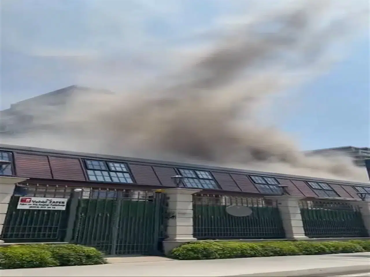 Fişekhane'deki Restoranda Yangın Paniği: Alevler Kontrol Altına Alındı