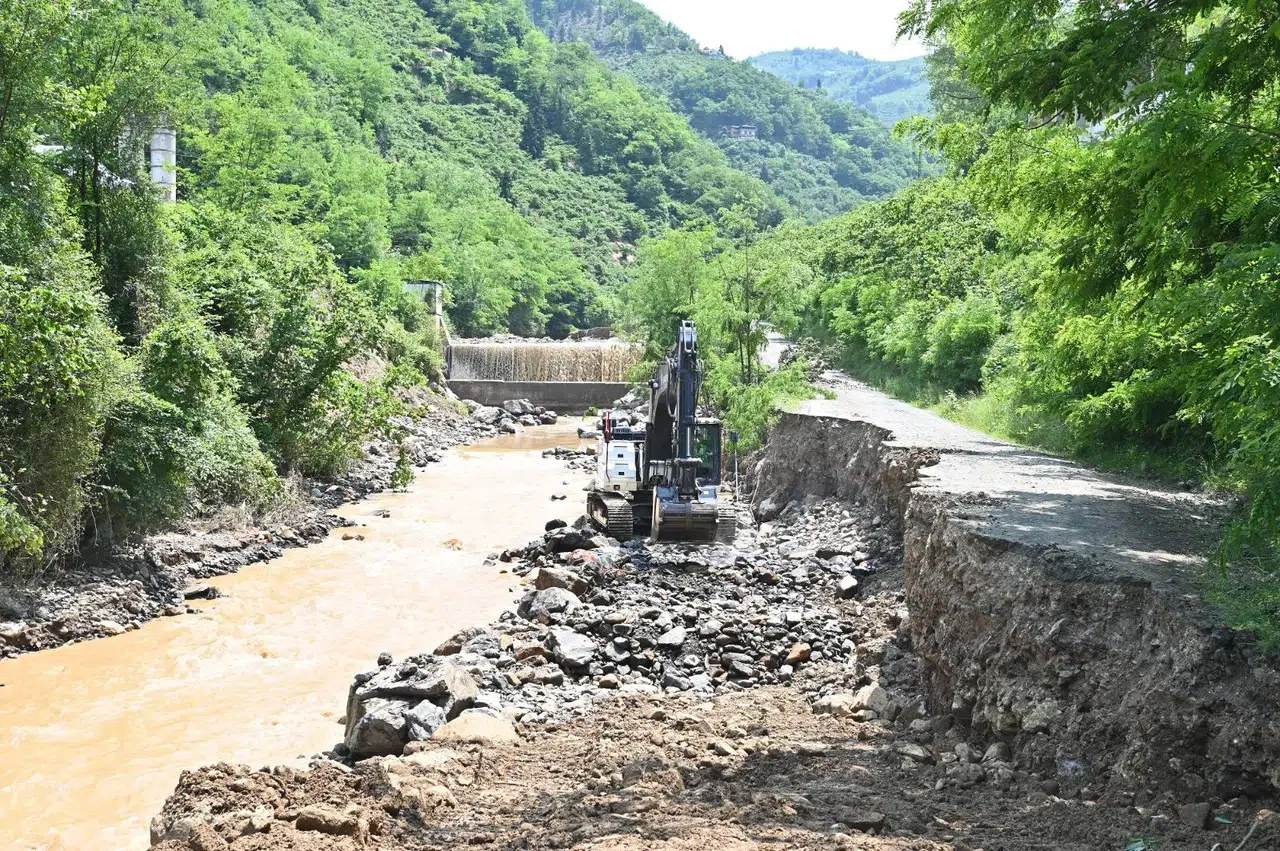 DSİ Ekiplerinden Trabzon’da Aralıksız Sel Müdahalesi ve Arama Kurtarma Desteği