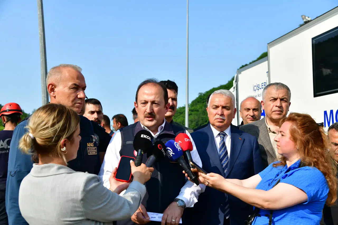 Trabzon'da Vali ve AFAD Başkanı sel bölgesinde incelemelerde bulundu