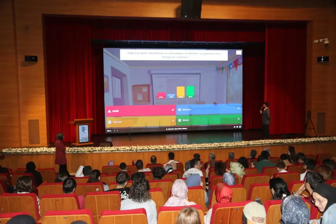 Rize'de Çayla Kitap Projesi ile öğrenciler arasında kitap okuma yarışması düzenlendi