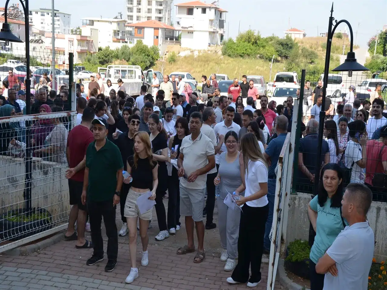 Baba İkna Etti, Oğul 'Girmek İstemiyordum' Diyerek Reddetti