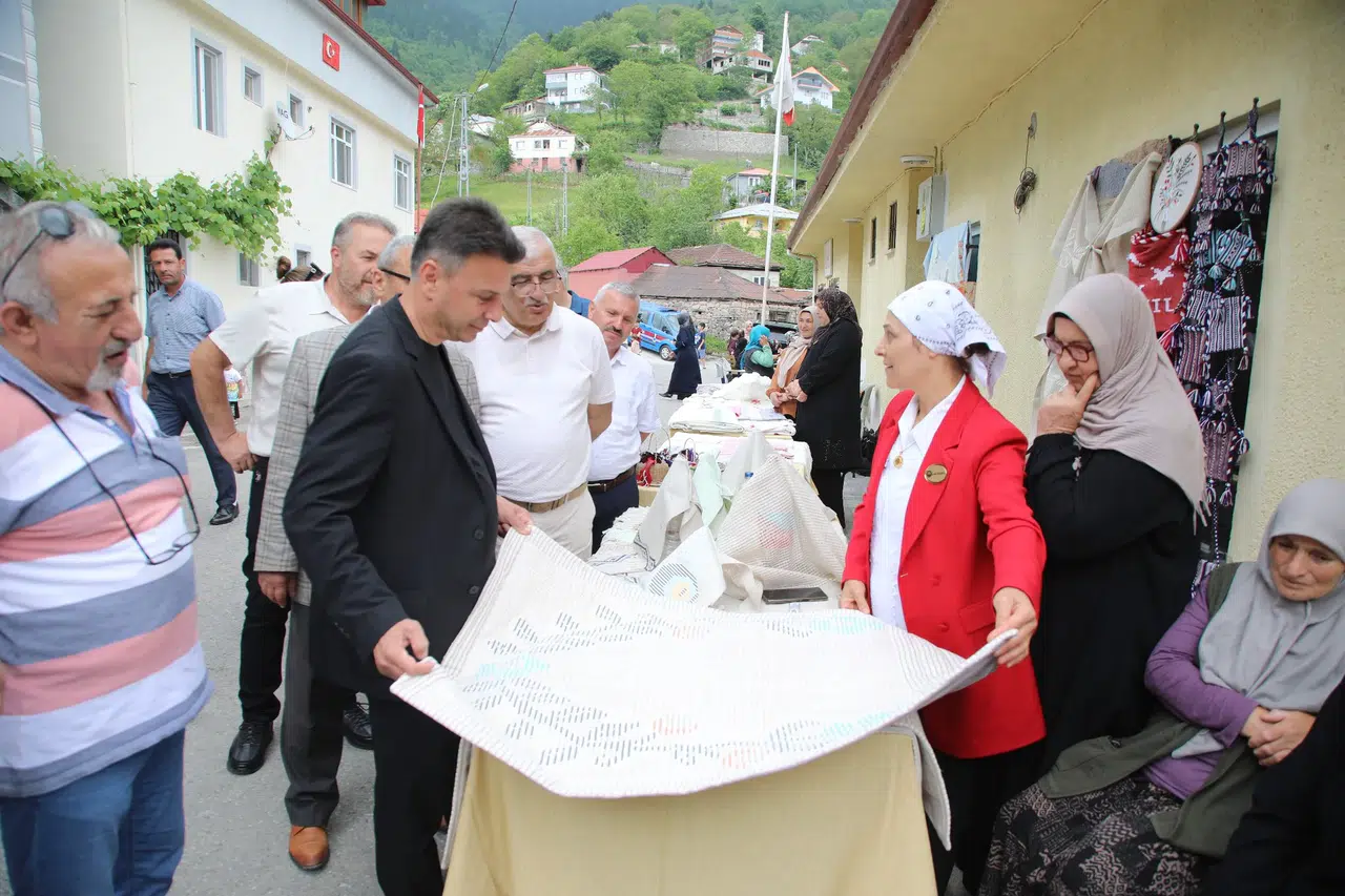 Maçka'da Yıl Sonu Sergisi ve Gazze İçin Hayır Kermesi Gerçekleşti