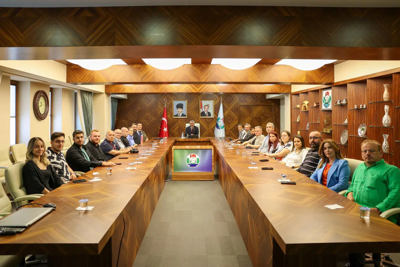 Rize Valisi Baydaş, basın mensuplarıyla buluşup eğitim programlarını değerlendirdi ve iş birliğini vurguladı