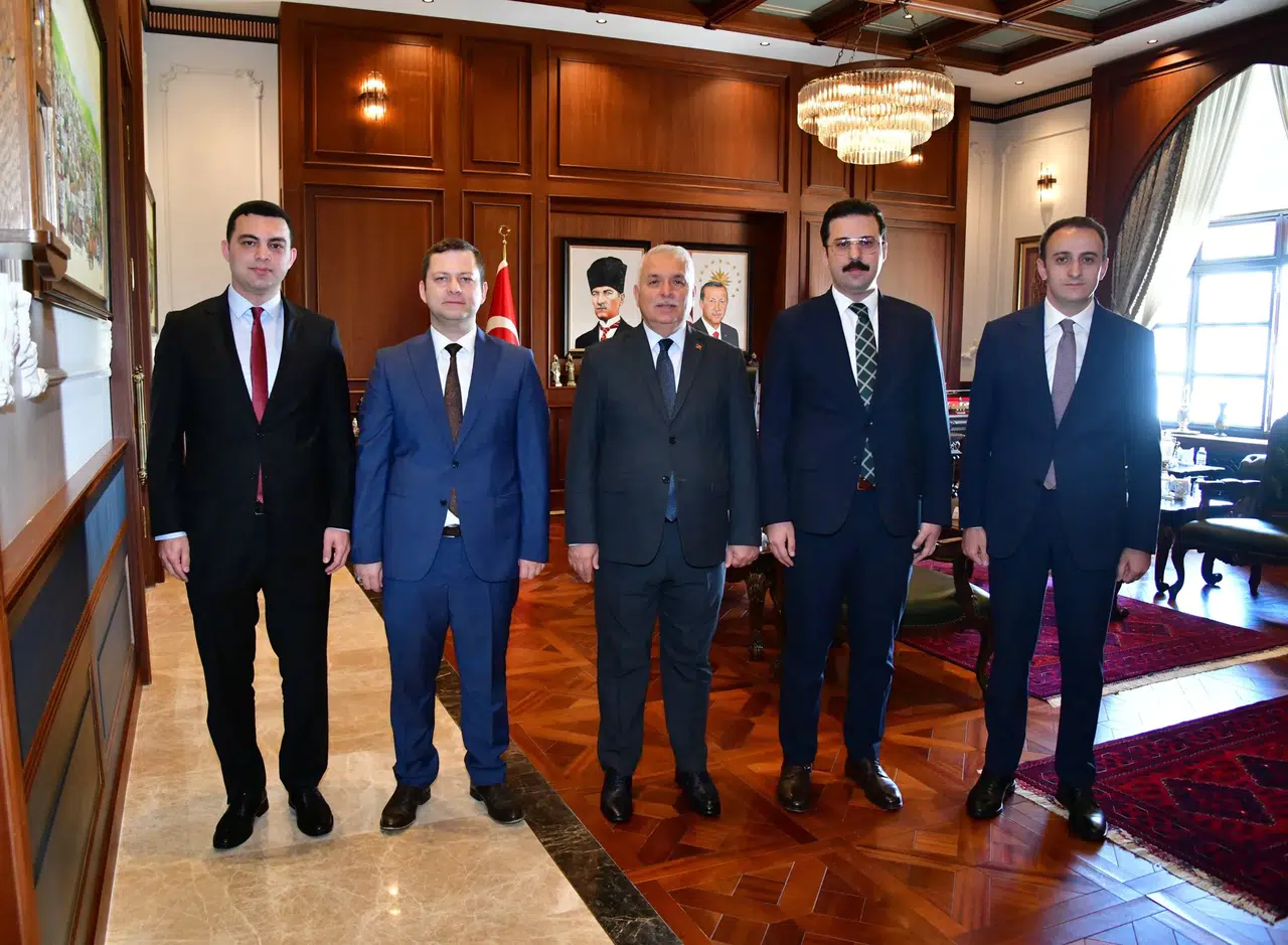 Trabzon Valisi Yıldırım, görev süresi sona eren kaymakamları başarıları için kabul etti