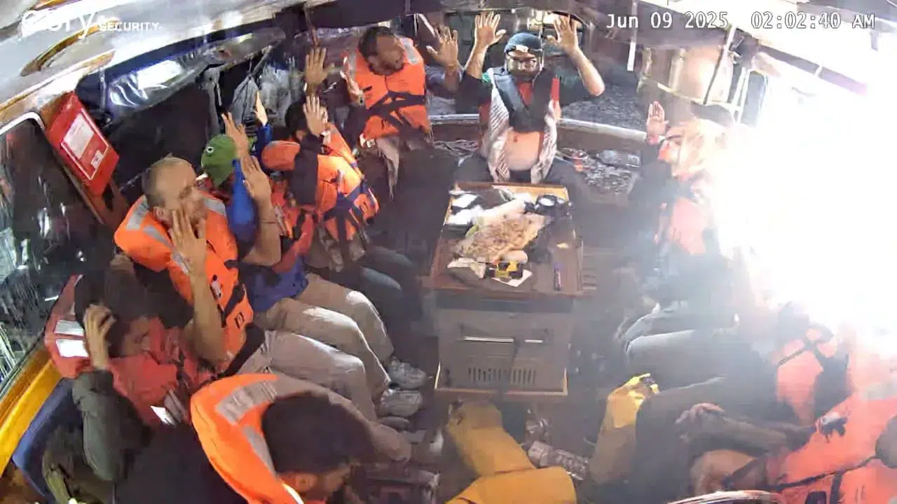 İsrail, Gazze'ye insani yardım götüren Madleen gemisine müdahale etti, 12 aktivist gözaltında!