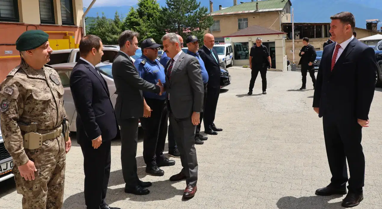Vali Dr. Turan Ergün'den Polis Merkezi Amirliği’ne Bayram Ziyareti