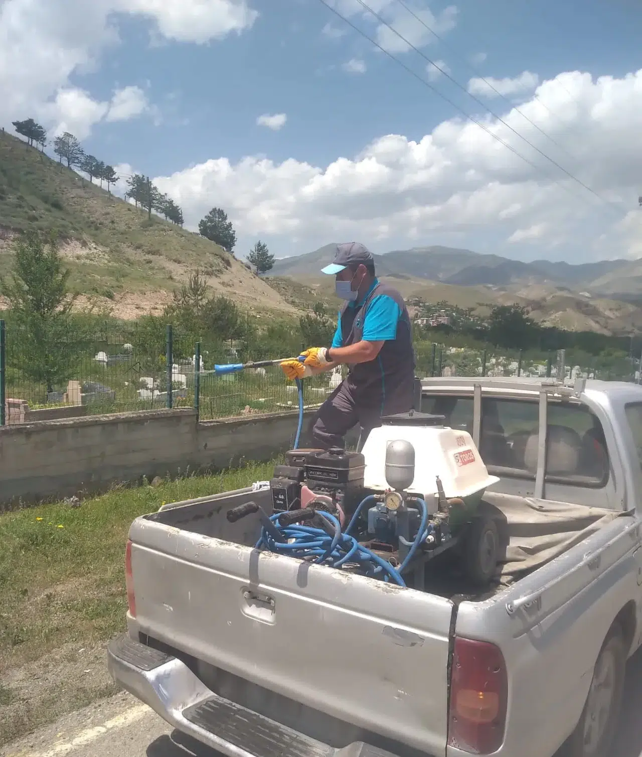 Oltu Belediyesi'nden Kurban Bayramı öncesi mezarlıklar için temizlik seferberliği