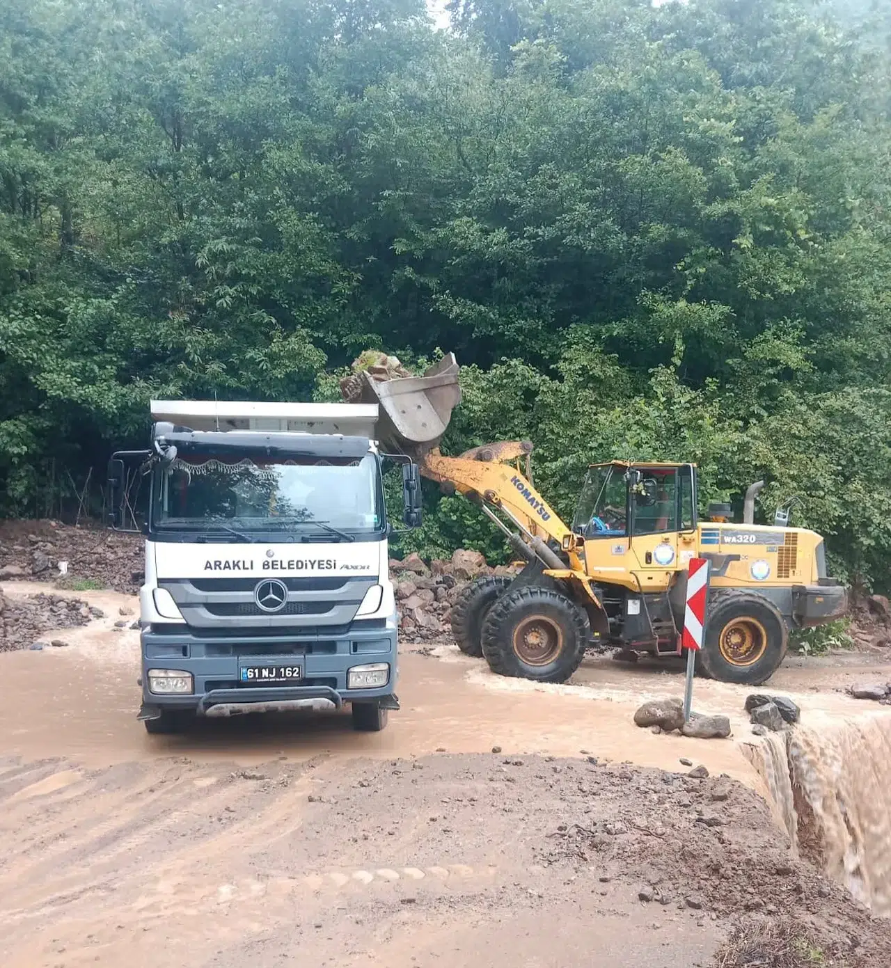 Araklı'da Yoğun Yağışlar Sonrası Belediyesi Hızla Müdahalelere Başladı