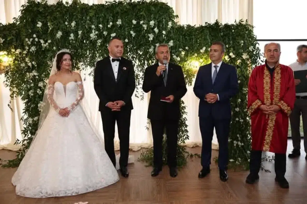 Rize ve Ardahan Valileri, Yumurtalık'ta nikah törenine katıldı
