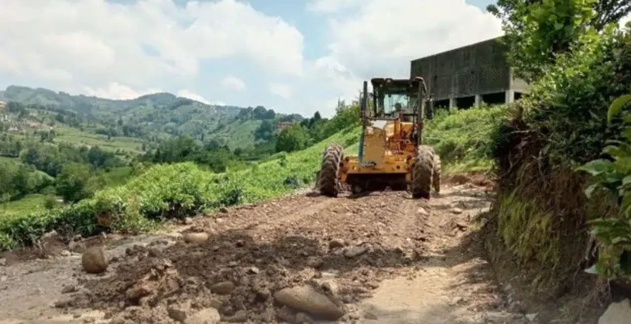 İyidere’de Çay Yolları Onarılıyor: Üreticilere Kolaylık Sağlanıyor