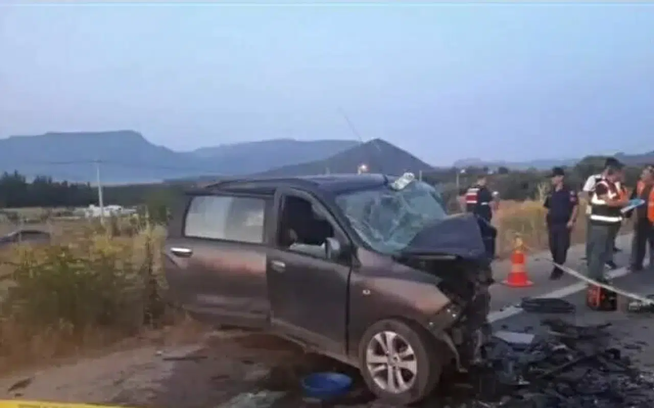 İzmir'de zincirleme kazada 5 kişi hayatını kaybetti, 2 yaralı var