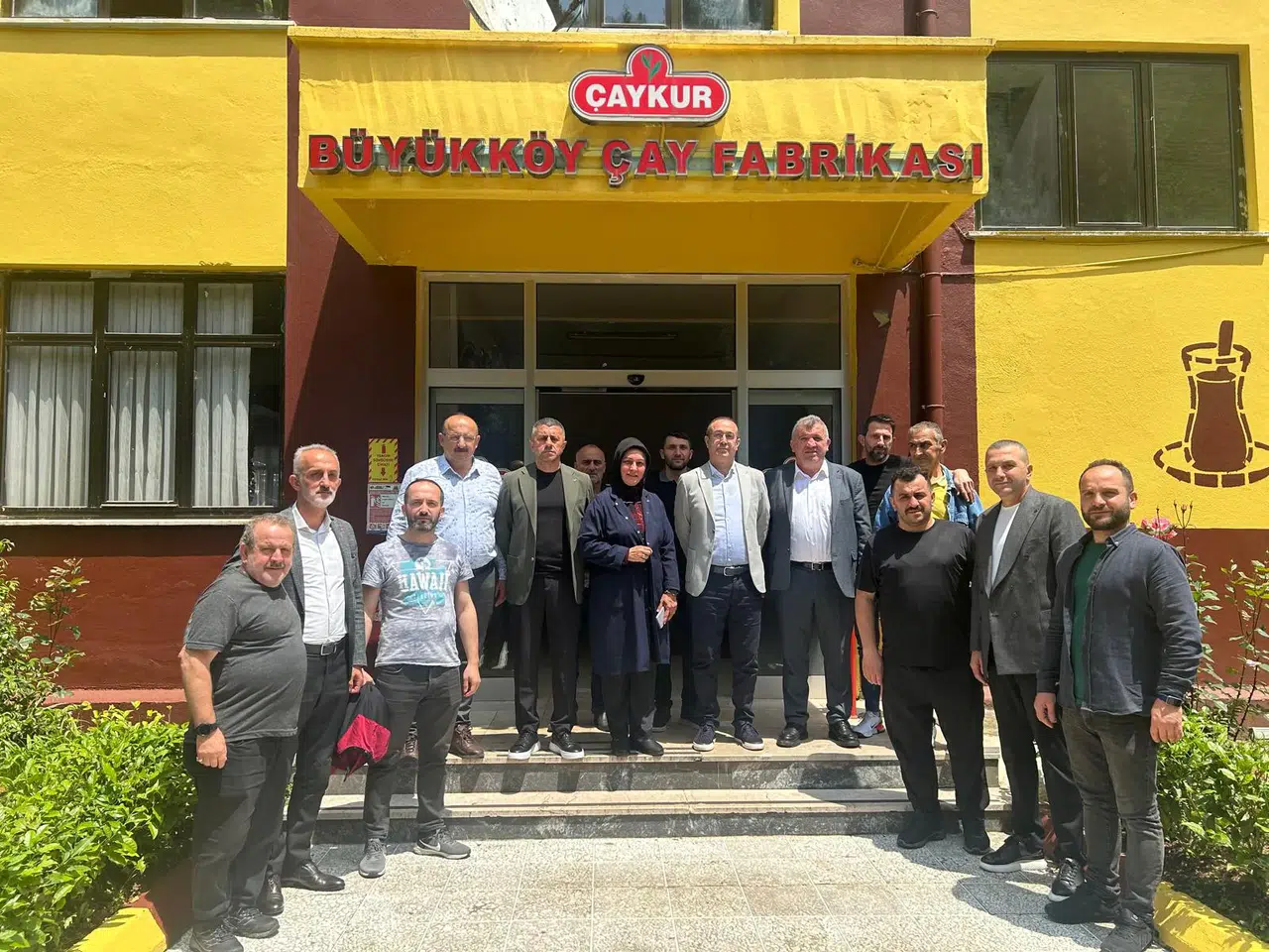 Sendika Temsilcileri Çaykur Fabrikalarını Ziyaret Etti: Üyelerle Yaş Çay Kampanyası Hakkında Görüşmeler Yapıldı