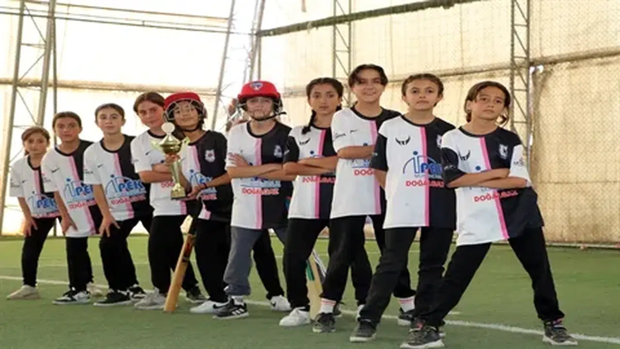 Vanlı Kızlar Kriket Takımı, Türkiye Şampiyonu Oldu!