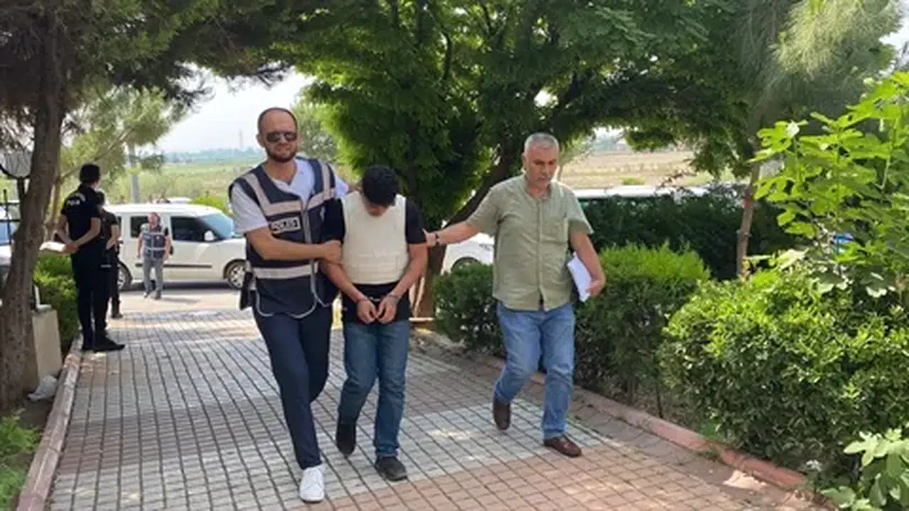 Adana'da Fırın Ustası Barış Yılmaz, Otomobiline Binerken Silahlı Saldırıya Uğrayarak Hayatını Kaybetti