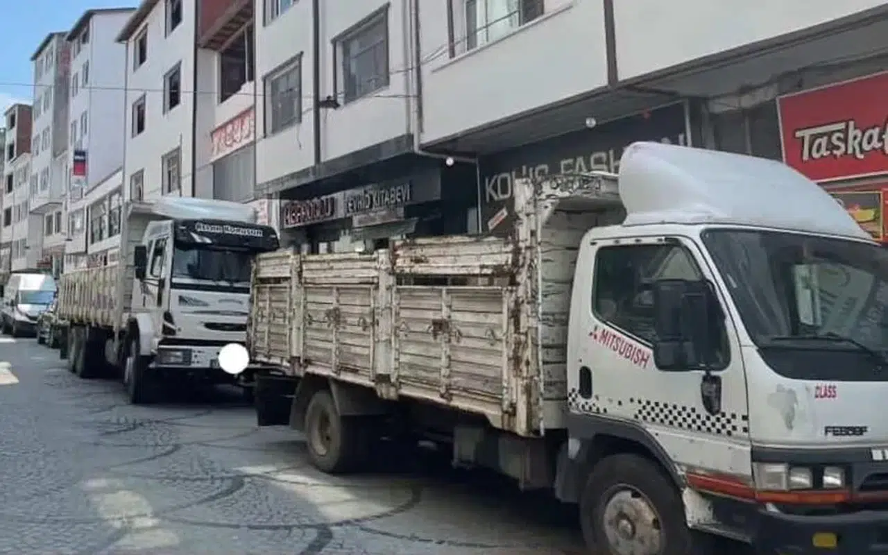 Ardeşen Kuyumcular Caddesi Esnafı İsyan Etti: Dükkanlarımız Görünmez Hale Geldi!