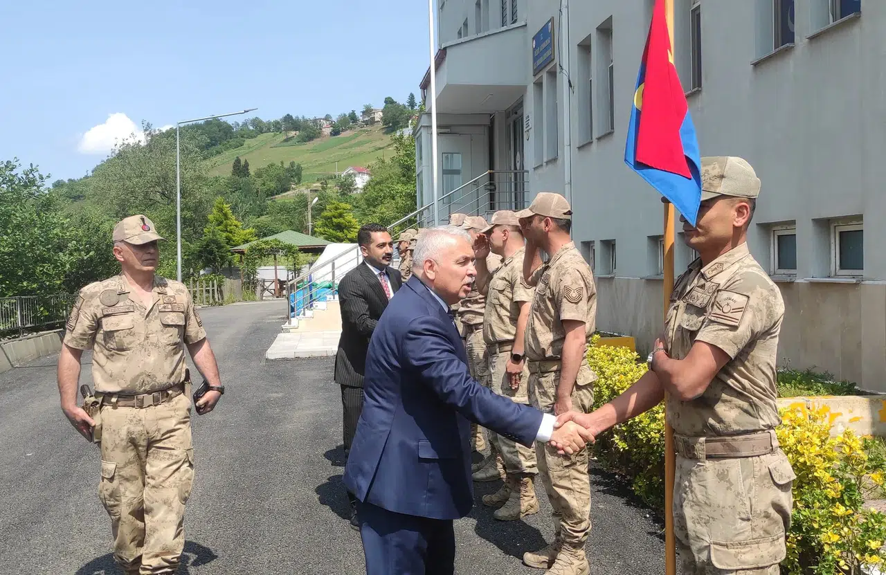Vali Aziz Yıldırım’dan Düzköy İlçe Jandarma Komutanlığına Bayram Ziyareti