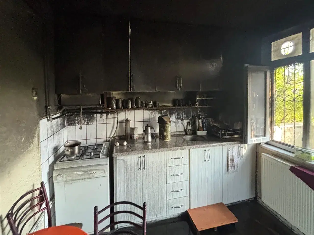 Isparta'da Yangın: 1 Kişi Hastaneye Kaldırıldı, Evde Büyük Hasar Meydana Geldi