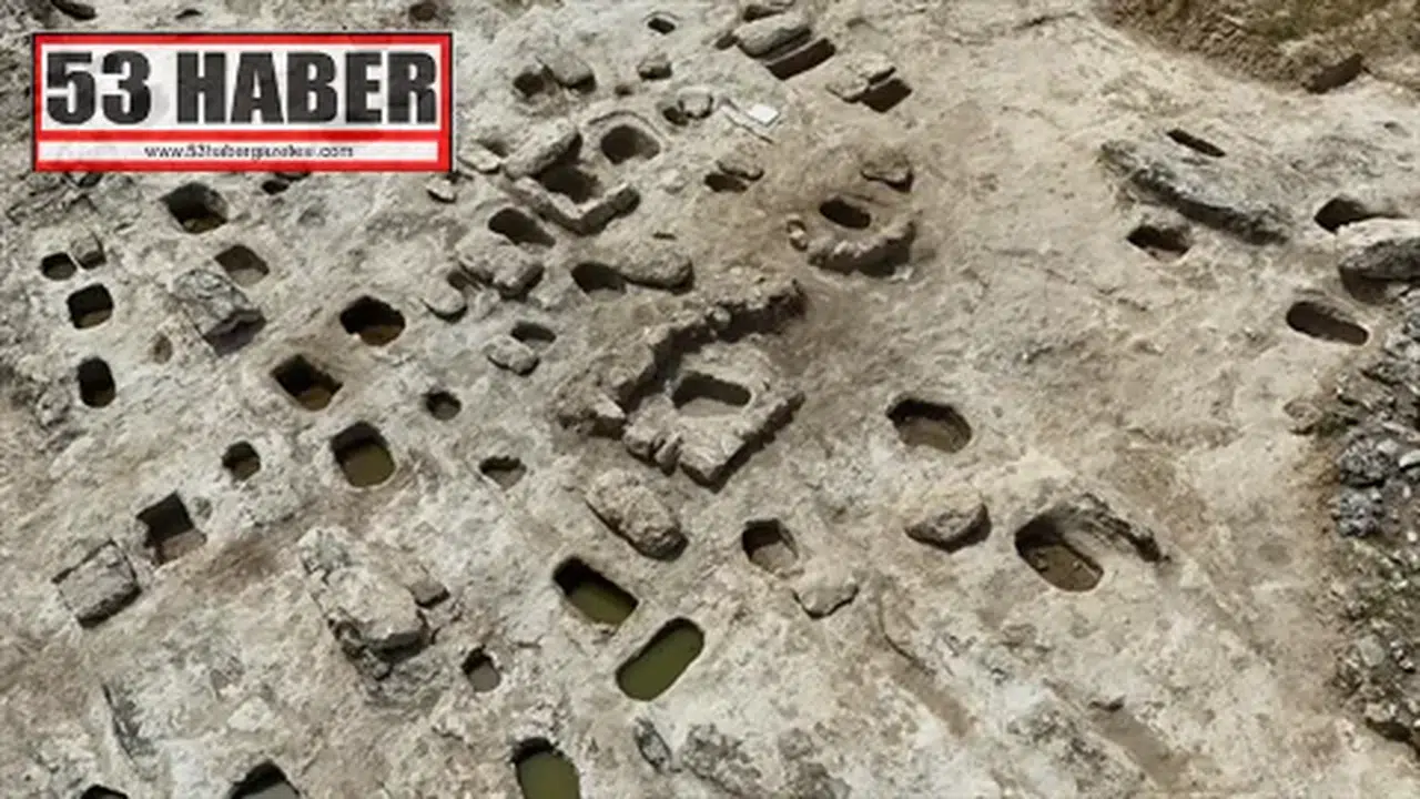 Hasankeyf'te 2,300 yıllık kaya mezarları ve tarihi eserler sergilendi