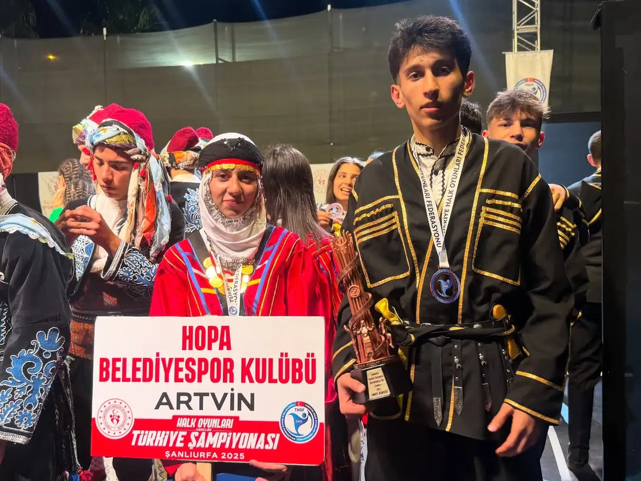 Hopa Belediyesi, Halk Oyunları Şampiyonası'nda önemli başarılar elde etti!