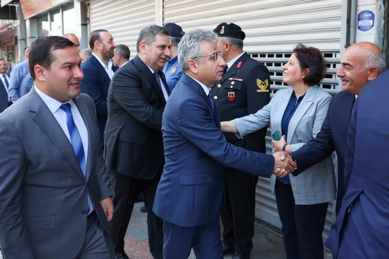 Rize'de Bayram Coşkusu: Vali ve Bakan, Fındıklı ile Pazar'da Etkinliklere Katıldı