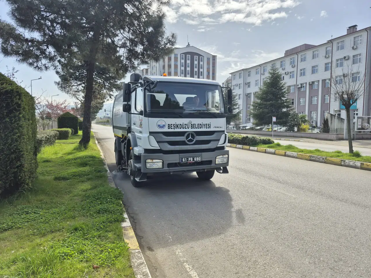 Beşikdüzü'nde Temizlik ve Altyapı Seferberliği Yaşanıyor