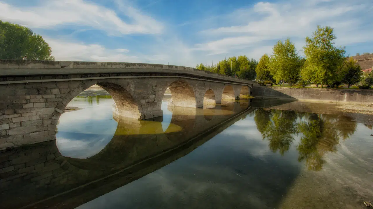 Taşköprü'nün Tarihi Gölgesinde: Keşfedilmeyi Bekleyen Eşsiz Güzellikler