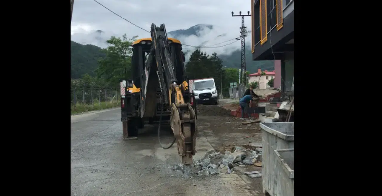 Borçka’da Altyapı ve Kentsel Düzenleme Çalışmaları Devam Ediyor