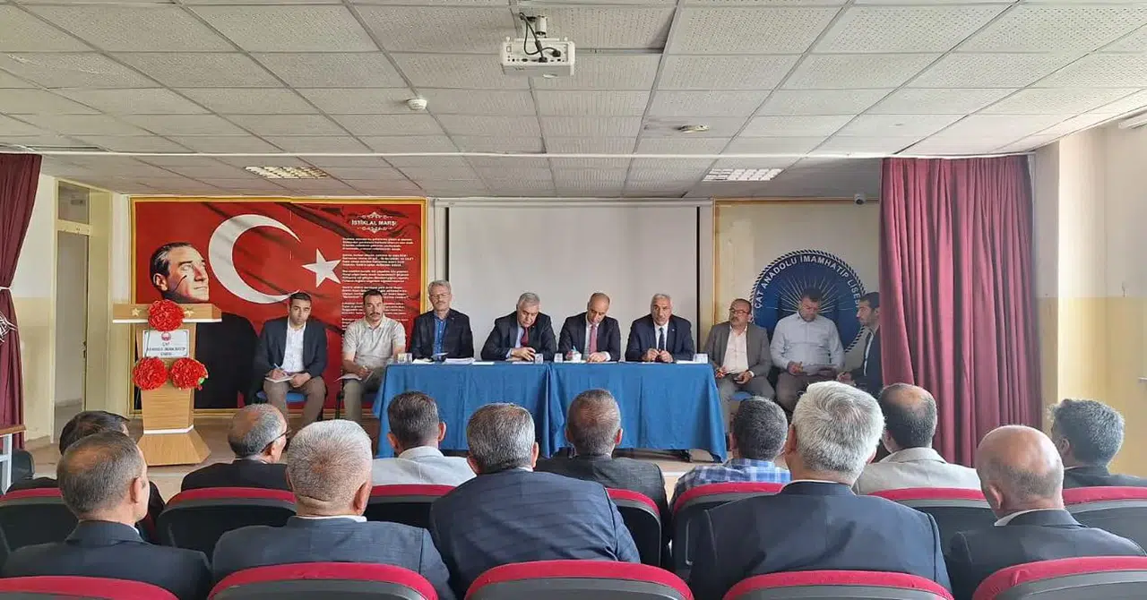 Erzurum Büyükşehir Belediyesi’nden Çat’ta Muhtarlar Toplantısı